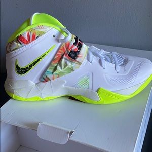 Mens Nike Zoom Soldiers VII